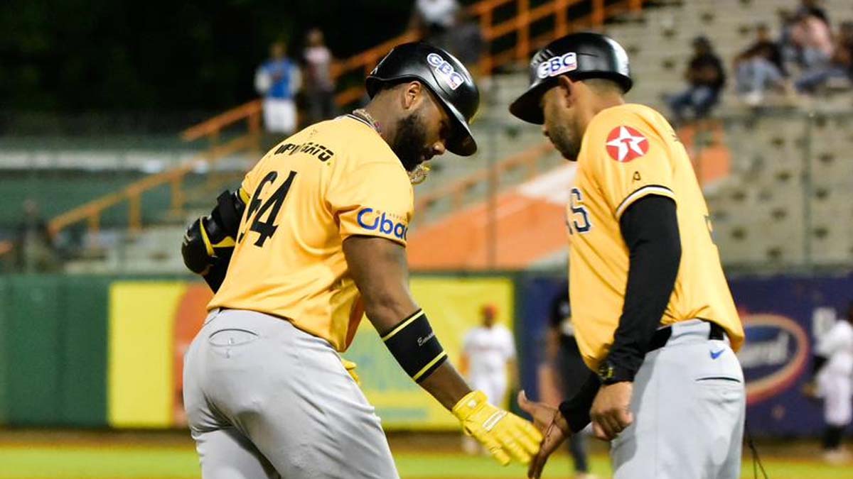 Las Águilas Cibaeñas extendieron su dominio con su séptima victoria seguida, venciendo 3-1 a los Toros del Este y consolidando su liderato con récord de 17-3, su mejor inicio en 25 años.