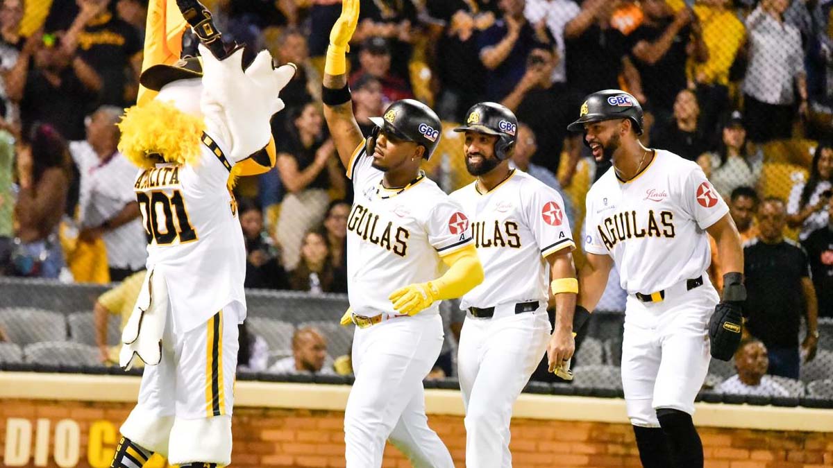 Las Águilas Cibaeñas se impusieron ante los Toros del Este viniendo de atrás en un partido cargado de batazos en el Estadio Cibao.